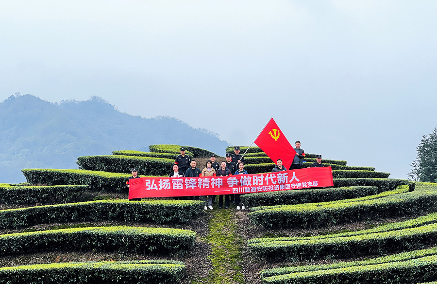 助農(nóng)采茶合影.JPG